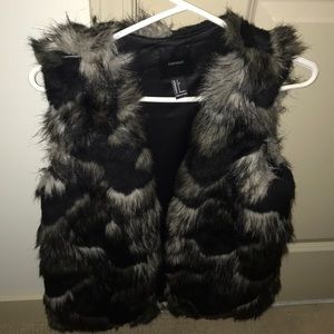 ✨3 for $20 Sale✨Faux fur vest!